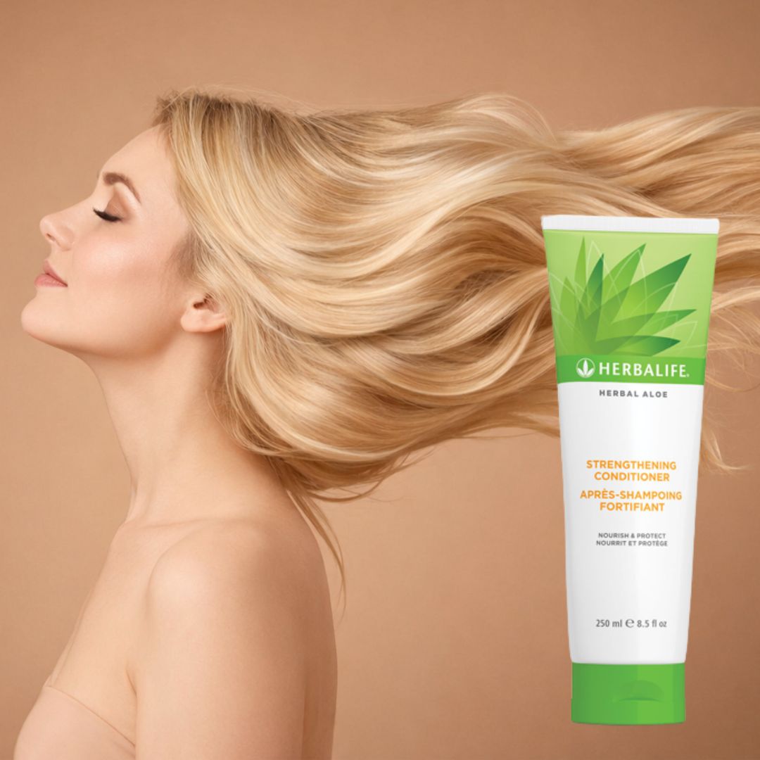Herbalife Aloe Vera balsam conditioner og en kvinne med flagrende blondt hår