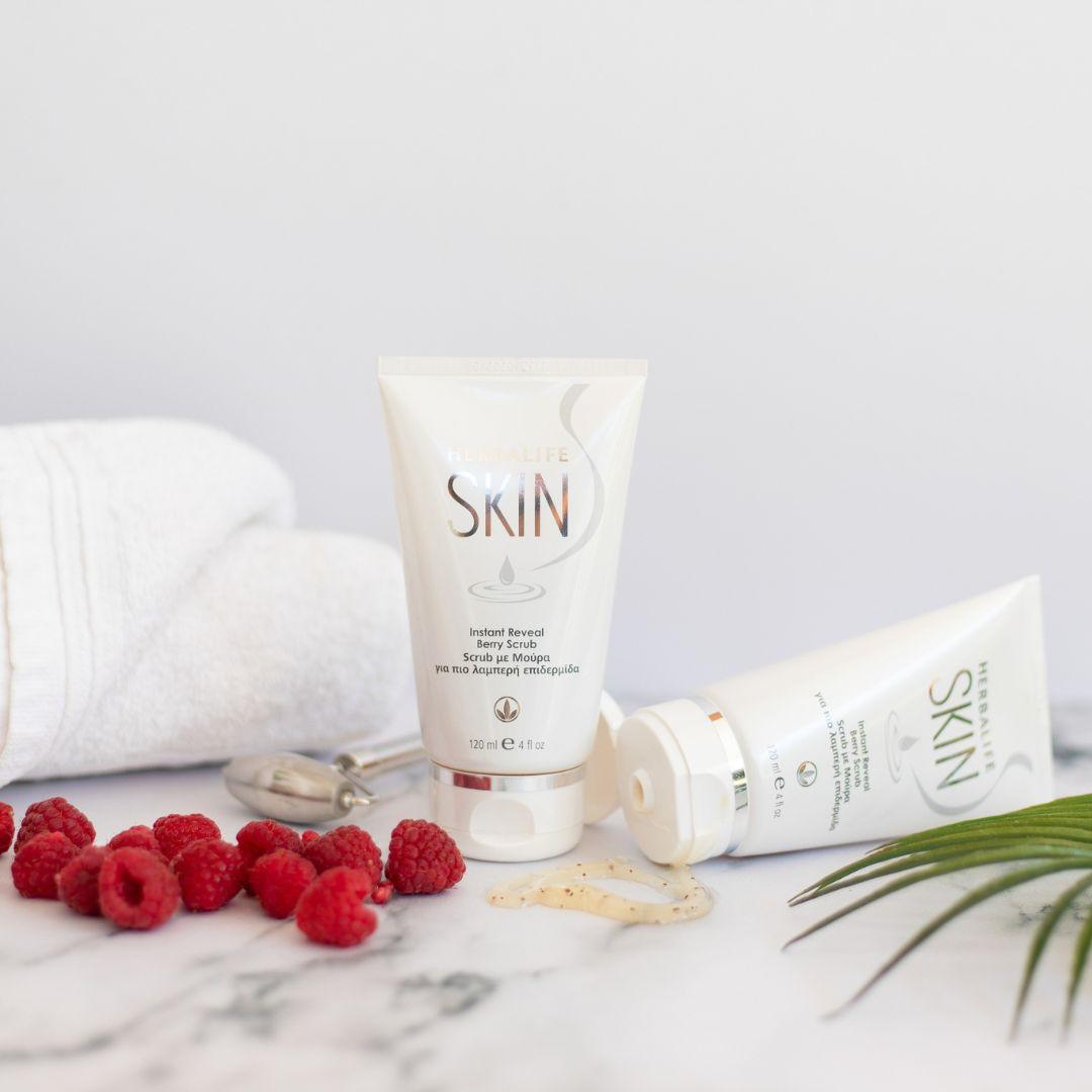 SKIN Berry Scrub - mild eksfolierende skrubb for myk og glatt hud - 120 ml - Frokostshake.no