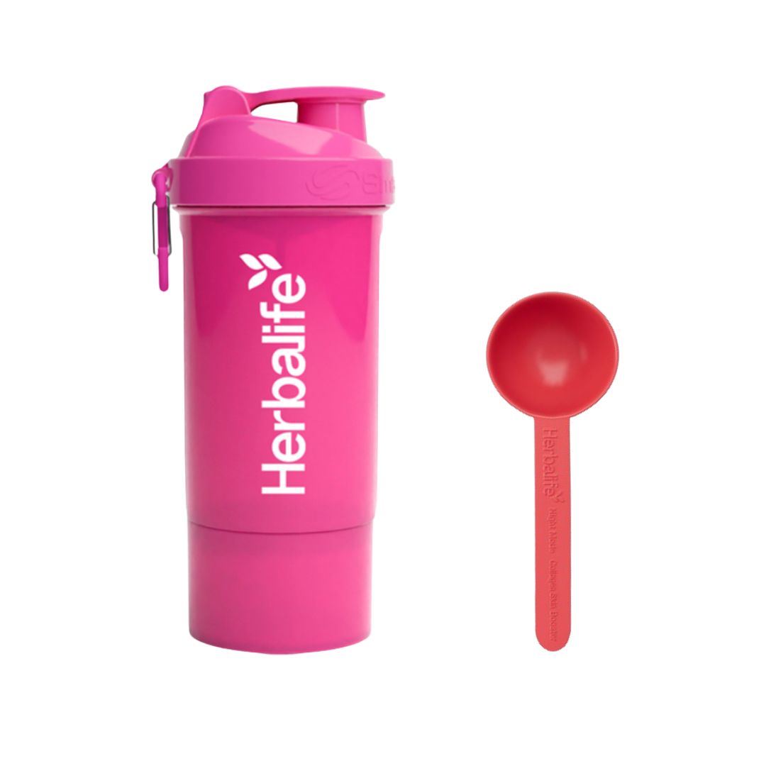 Rosa Herbalife SmartShake 600 ml med hvit logo og karabinkrok, plassert ved siden av en rosa Herbalife-måleskje. Produktfoto på hvit bakgrunn.