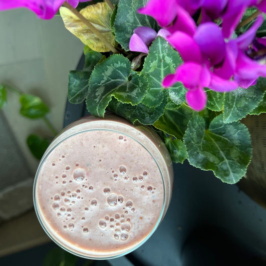 Sommerminne-smoothie med fersken, litchi og rips