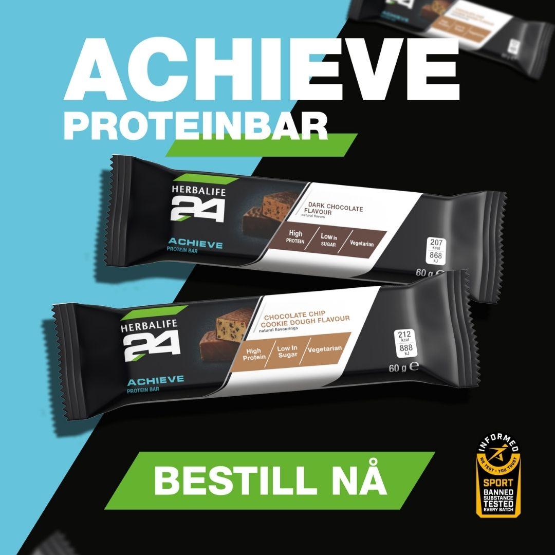 To Herbalife H24 Achieve proteinbarer med mørk sjokolade-smak og chocolate chip cookie dough-smak, logoen til Informed Sport og teksten “Achieve proteinbar, bestill nå”.