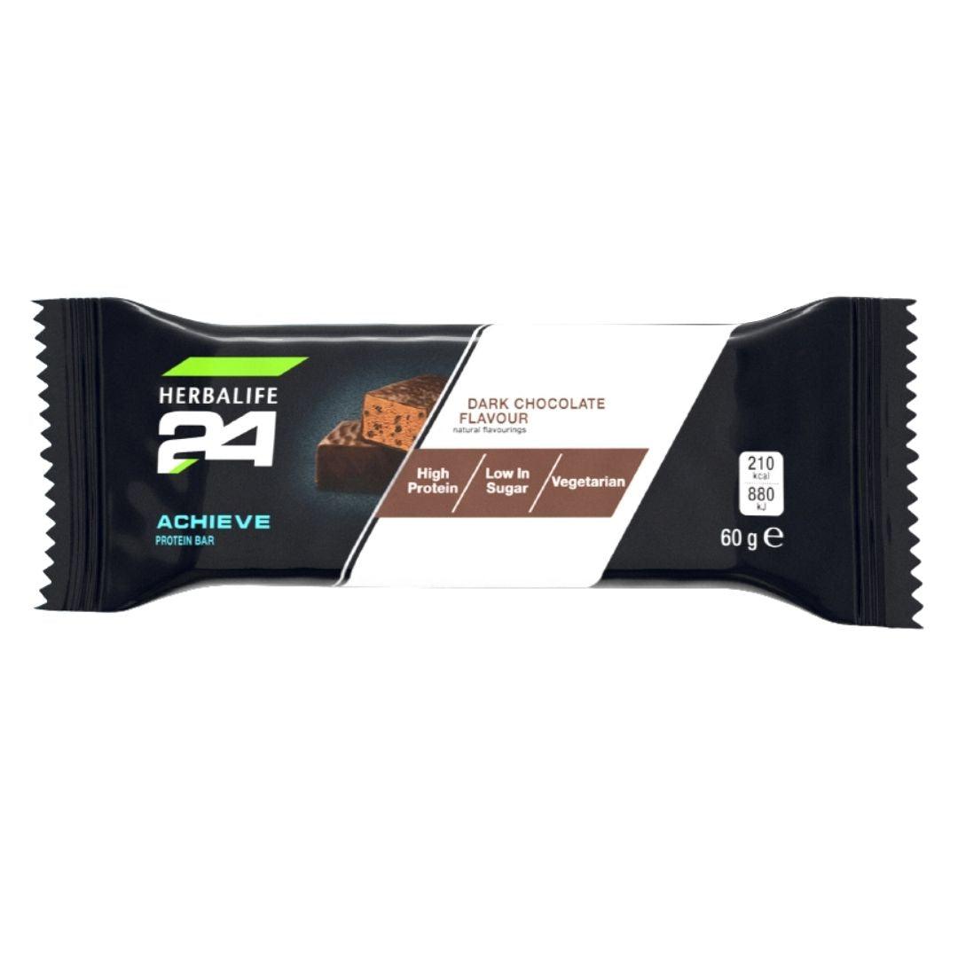 En Herbalife H24 Achieve proteinbar Darck Chocolate-smak. 