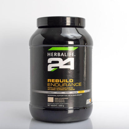 En boks Herbalife H24 Rebuild Endurance restitusjonsdrikk med vanilje-smak.