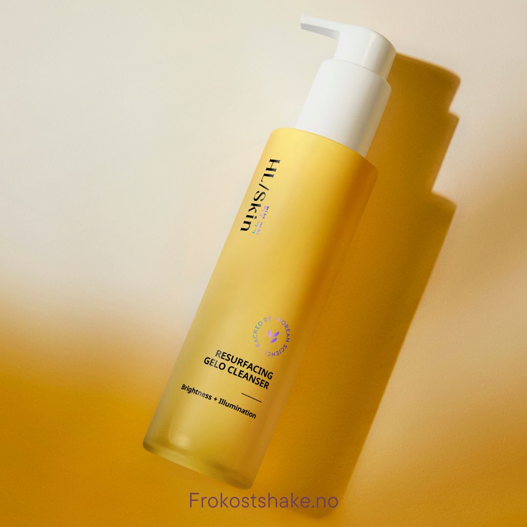 HL/Skin Resurfacing Gelo Cleanser fra Herbalife vist på gyllen bakgrunn. Skånsom, skummende ansiktsrens inspirert av koreansk hudpleie for glød og balanse.