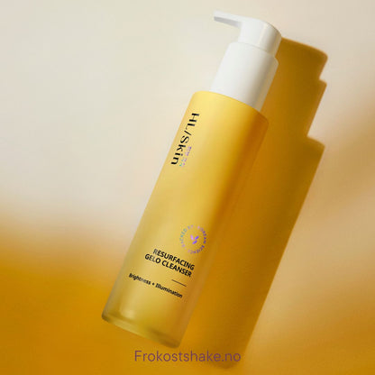HL/Skin Resurfacing Gelo Cleanser fra Herbalife vist på gyllen bakgrunn. Skånsom, skummende ansiktsrens inspirert av koreansk hudpleie for glød og balanse.