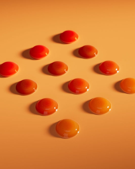 12 stykk Herbalife Gels CoQ10Vita gele-tyggetabletter ligger på en flate. 