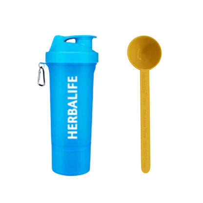 Neon blå Herbalife-shaker og gul bærekraftig måleskje til Personlig Proteinpulver PPP, Havre-eplefiberdrikk og H24 CR7 Drive sportsdrikk.