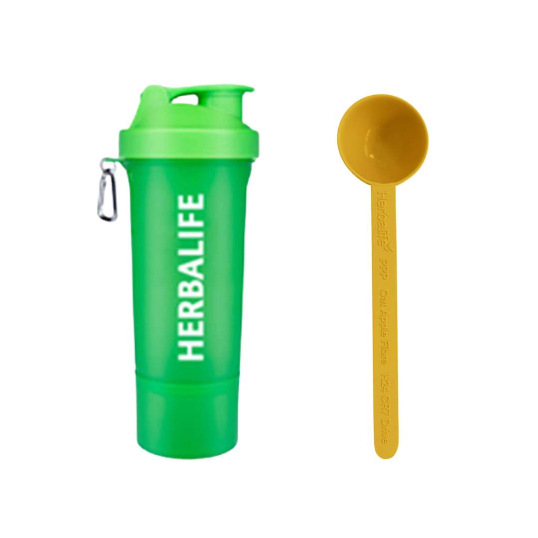 Neon grønn Herbalife-shaker og gul bærekraftig måleskje til Personlig Proteinpulver PPP, Havre-eplefiberdrikk og H24 CR7 Drive sportsdrikk.