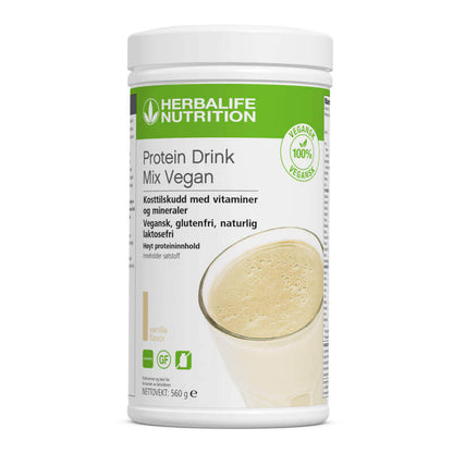 En boks Herbalife proteindrinkmiks vegan vaniljesmak. Boksen har teksten "Kosttilskudd med vitaminer og mineraler, vegansk, glutenfri, naturlig laktosefri, høyt proteininnhold.”