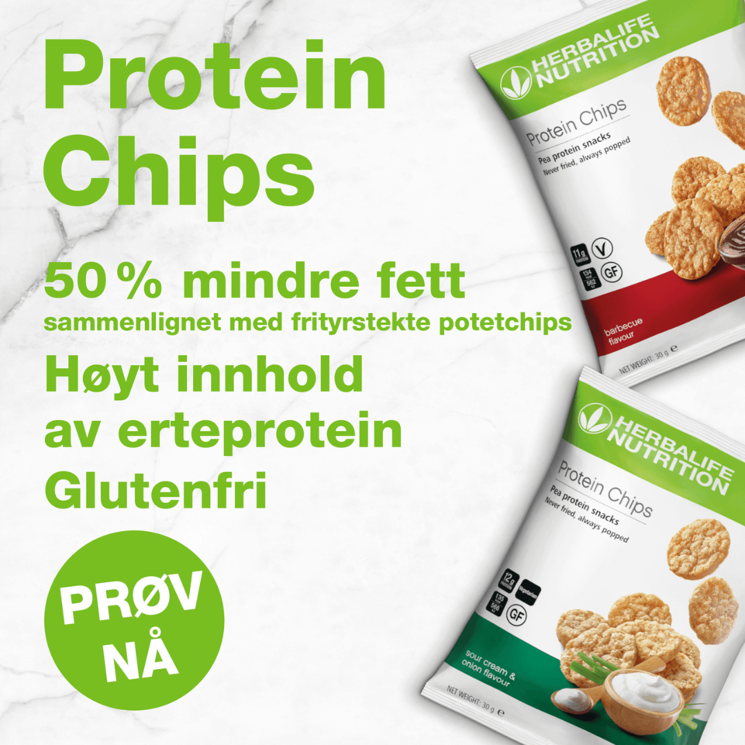 To porsjonsposer Herbalife Protein Chips proteinrik snacks. En pose med sourcream & onion-smak og en pose med barbeque-smak. På bildet står teksten “Protein Chips, 50% mindre fett sammenlignet med frityrstekte potetchips. Høyt innhold av erteprotein. Glutenfri. Prøv nå.”