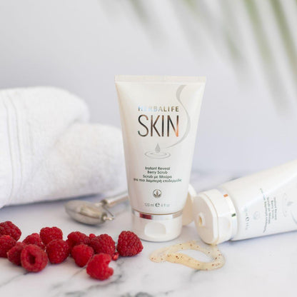 SKIN Berry Scrub - mild eksfolierende skrubb for myk og glatt hud - 120 ml - Frokostshake.no