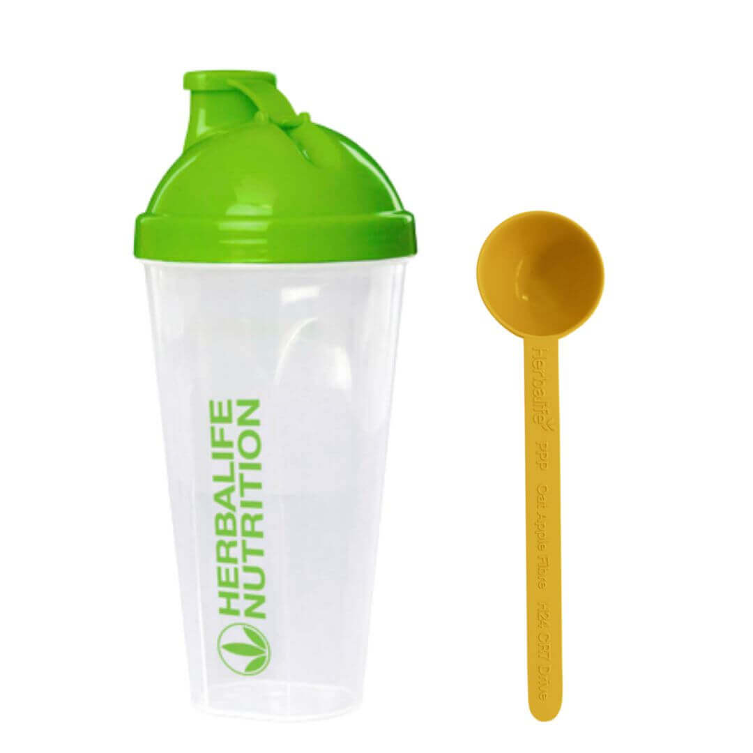 Herbalife shaker og gul bærekraftig måleskje. 