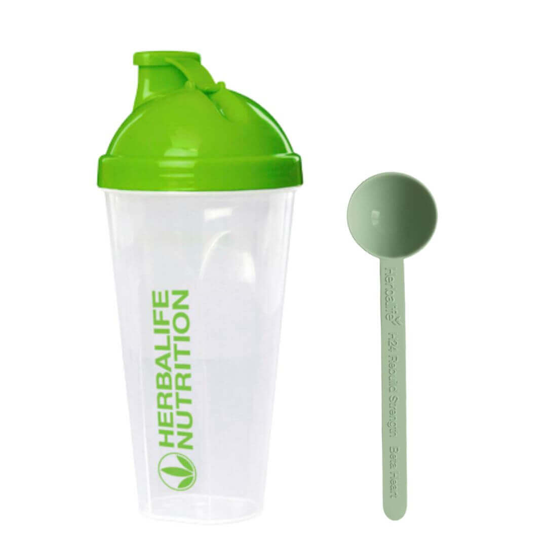 Herbalife shaker og lysegrønn bærekraftig måleskje. 