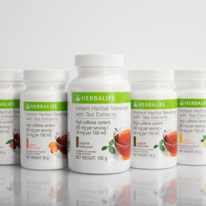 Fem bokser Herbalife Instant urtekonsentrat te med de ulike smakene sitron, fersken, original og bringebær.