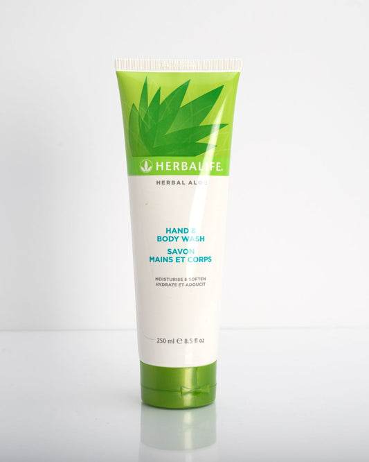 Bilde av en tube Herbalife Herbal Aloe Hand & Body Wash. Tuben har tekst på engelsk og det står Moisture & soften. 250 ml. 