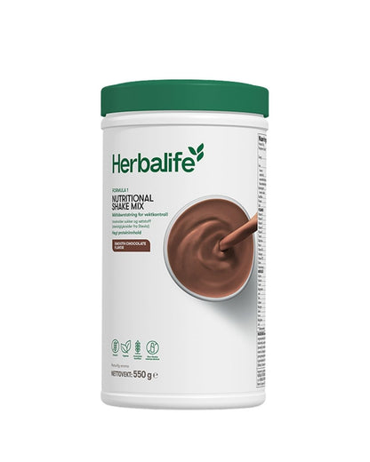 En boks Herbalife shakemix sjokolade på hvit bakgrunn.