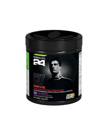 En boks Herbalife H24 CR7 sportsdrikk med relieff av Cristiano Ronaldo på hvit bakgrunn.