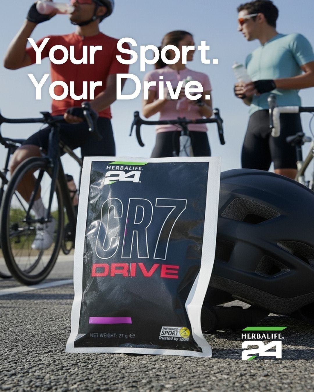 Poster med bilde av en porsjonspose Herbalife H24 CR7 porsjonspose, tre personer som står i treningstøy ved syklene sine og H24-logo.