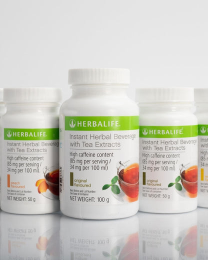 Fire bokser Herbalife Instant urtekonsentrat te med de ulike smakene sitron, fersken, original og bringebær.