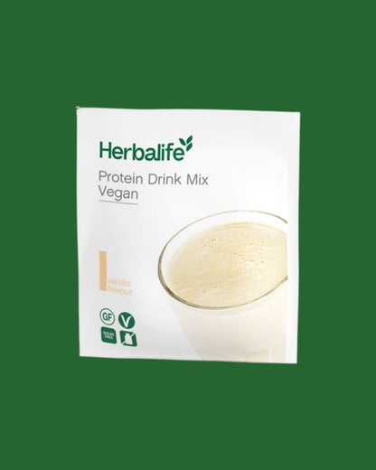 En porsjonspose Herbalife PDM protein mix vegan mot grønn bakgrunn.