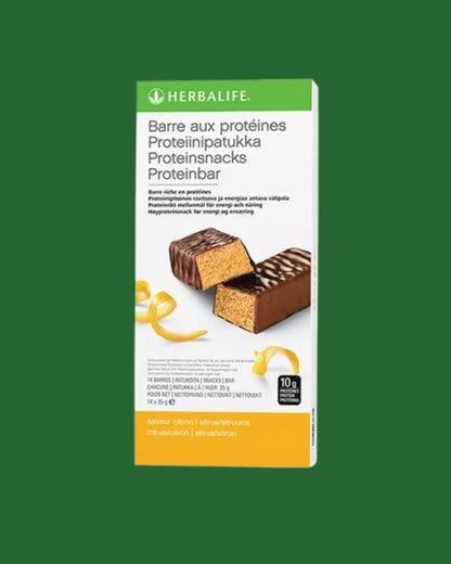 En eske Herbalife sitron proteinbar på grønn bakgrunn.