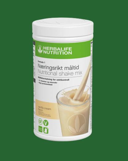 En boks Herbalife Formula 1 shakemix med vaniljesmak på grønn bakgrunn.