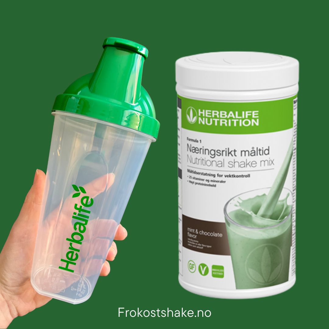 Mintsjokolade Herbalife shake-boks og shakerflaske i hånden på grønn bakgrunn, Frokostshake.no. 